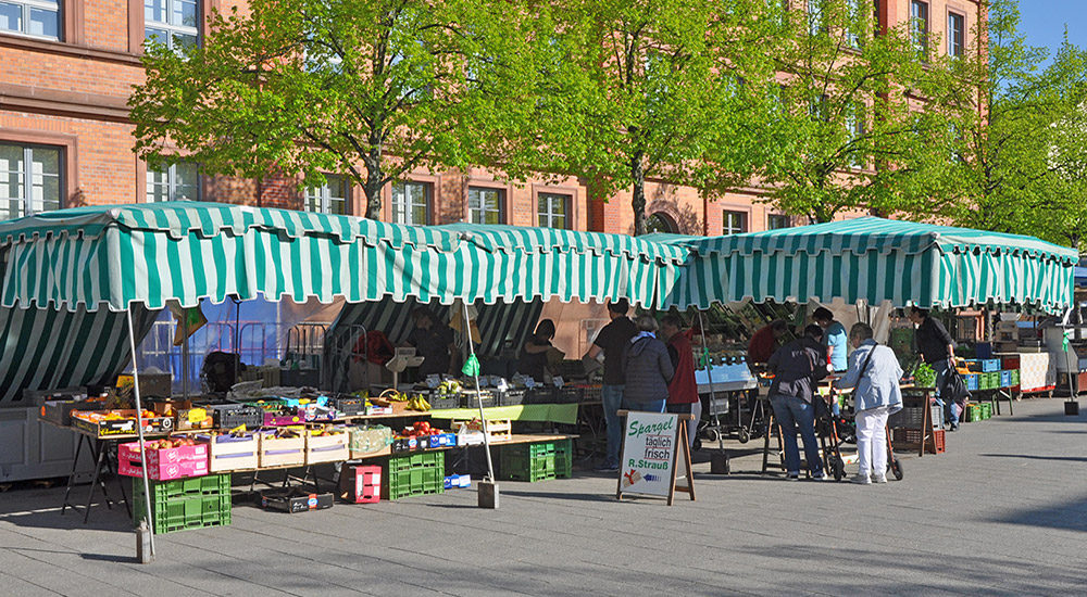 Marktstand Strauss in Lampertheim